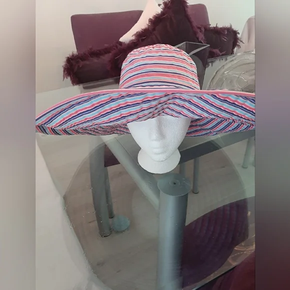 Summer hat - Picture 1 of 3